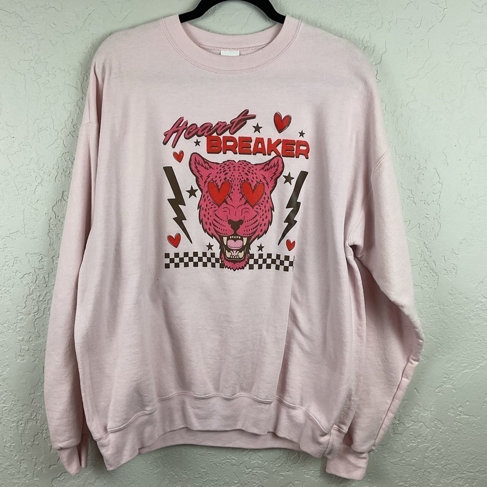 Women’s Heart Breaker Light Pink Graphic Sweatshirt Size Large
